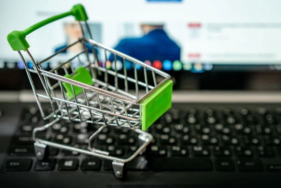 E-commerce growth dashboard showing outbound pipeline metrics and deal stages
